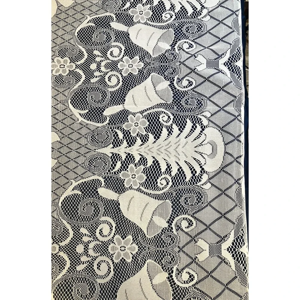 Christmas Lace Table Cloth - White - 82